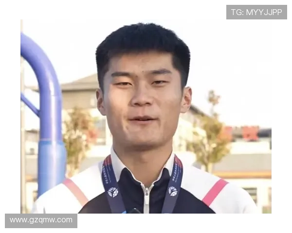 西海岸签泰山双星贾伟伟王镡幼